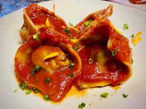 Ravioli con il sugo dei nostri pomodori