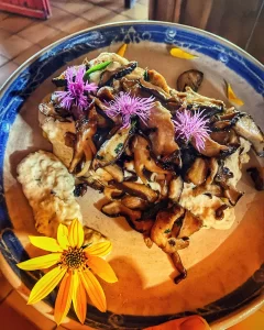 polenta con crema di formaggi ai funghi