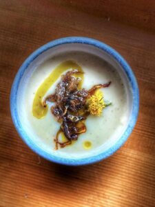 Vellutata di Topinabur e cipolla caramellata
